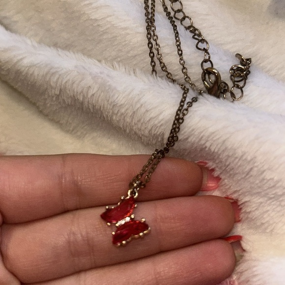 🩵3/$20🩵 Claires pink butterfly gold tone necklace - Picture 2 of 2